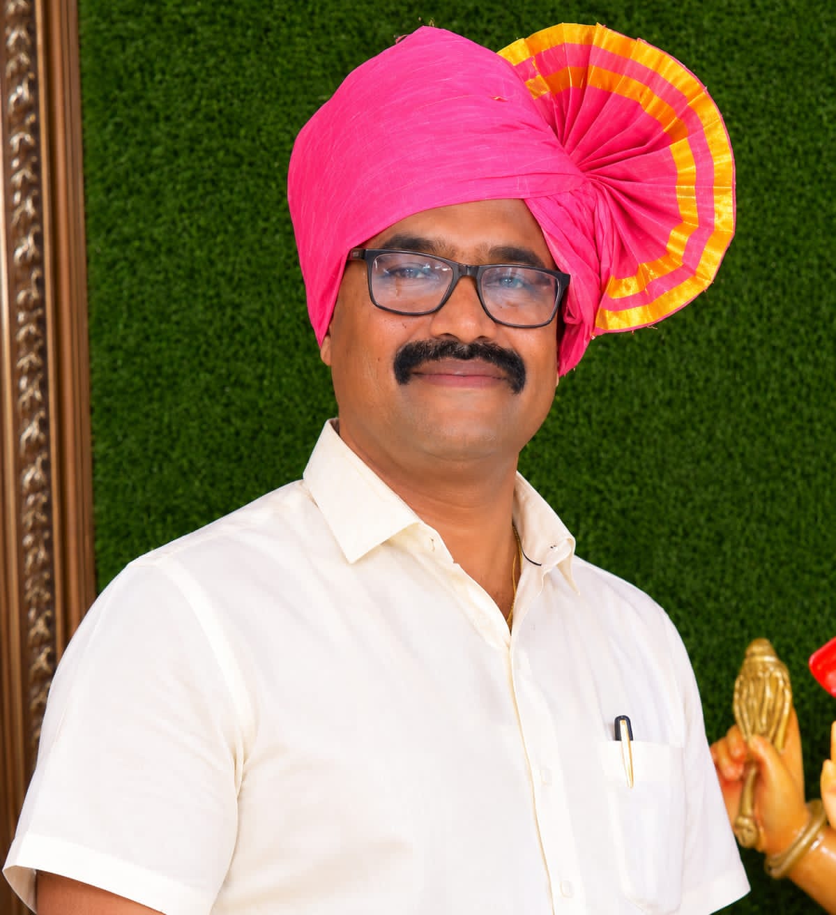 ಬೈಲಹೊಂಗಲ: ಕೆಪಿಸಿಸಿ ಅಧ್ಯಕ್ಷರ ಪದಗ್ರಹಣ ಸಮಾರಂಭದಲ್ಲಿ ರಾಜಕೀಯ ಜಿದ್ದಾಜಿದ್ದಿನ ಶಕ್ತಿ ಪ್ರದರ್ಶನದಿಂದ ಇಡೀ ರಾಜಧಾನಿಯಲ್ಲಿ ಭಾರಿ ಟ್ರಾಫಿಕ್ ಜಾಮ್ ಸೃಷ್ಟಿಯಾಗಿ ಕಡುಬಡತನದಲ್ಲೂ ವರ್ಷವಿಡೀ ಕಷ್ಟಪಟ್ಟು ಓದಿದ ಹತ್ತಾರು ಬಡ ವಿದ್ಯಾರ್ಥಿನಿಯರು ಸಮಯಕ್ಕೆ ಸರಿಯಾಗಿ ಪರೀಕ್ಷಾ ಕೇಂದ್ರ ತಲುಪಲಾಗದೆ, ಕೊನೆ ಕ್ಷಣದಲ್ಲಿ ನೀಟ್ (NEET) ಮರುಪರೀಕ್ಷೆ ಬರೆಯುವ ಮಹತ್ವದ ಅವಕಾಶವನ್ನು ಕಳೆದುಕೊಂಡು ಪರೀಕ್ಷಾ ಕೇಂದ್ರಗಳ ಮುಂದೆ ಕಣ್ಣೀರು ಹಾಕುತ್ತಿರುವುದು ಅತ್ಯಂತ ಖಂಡನೀಯ, ಈ ವಿದ್ಯಾರ್ಥಿಗಳ ಮರಗು ಕಾಂಗ್ರೆಸ್ ಪಕ್ಷಕ್ಕೆ ತಟ್ಟಲಿದೆ ಎಂದು ಬಿಜೆಪಿ ರಾಜ್ಯ ಸಮಿತಿ ಸದಸ್ಯ ಎಫ್.ಎಸ್.ಸಿದ್ದನಗೌಡರ ತೀವ್ರ ಆಕ್ರೋಶ ವ್ಯಕ್ತಪಡಿಸಿದ್ದಾರೆ. image